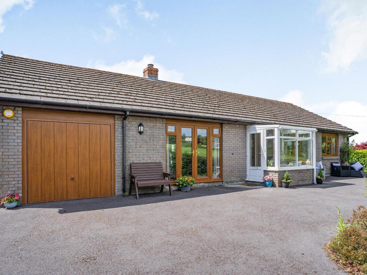 Yr Hen Ffald Llanedy Exteriör bild