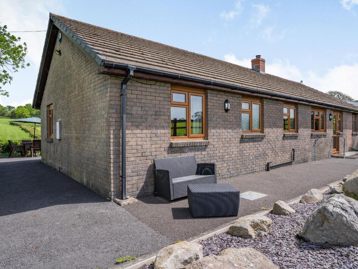 Yr Hen Ffald Llanedy Exteriör bild