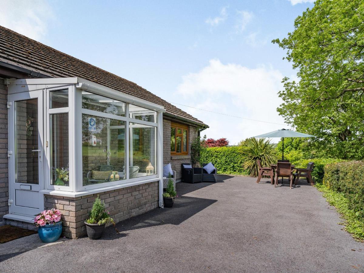 Yr Hen Ffald Llanedy Exteriör bild